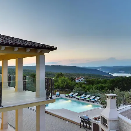 Rachele With Sea View And Private Pool By Istrabook 크르니카