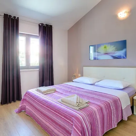 Rachele With Sea View And Private Pool By Istrabook Villa *